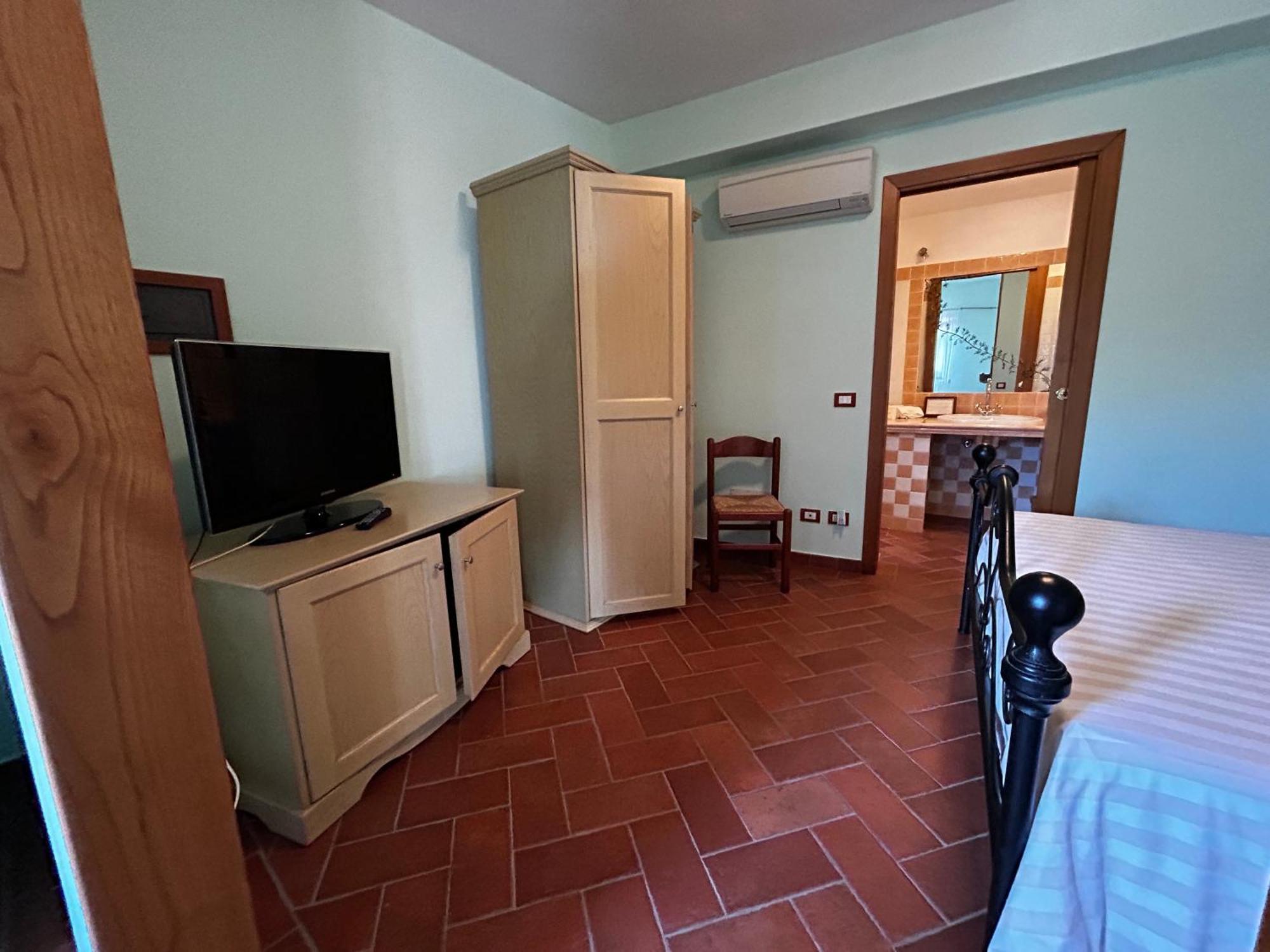 Oasi Del Monte Hotel Monte Argentario Bagian luar foto